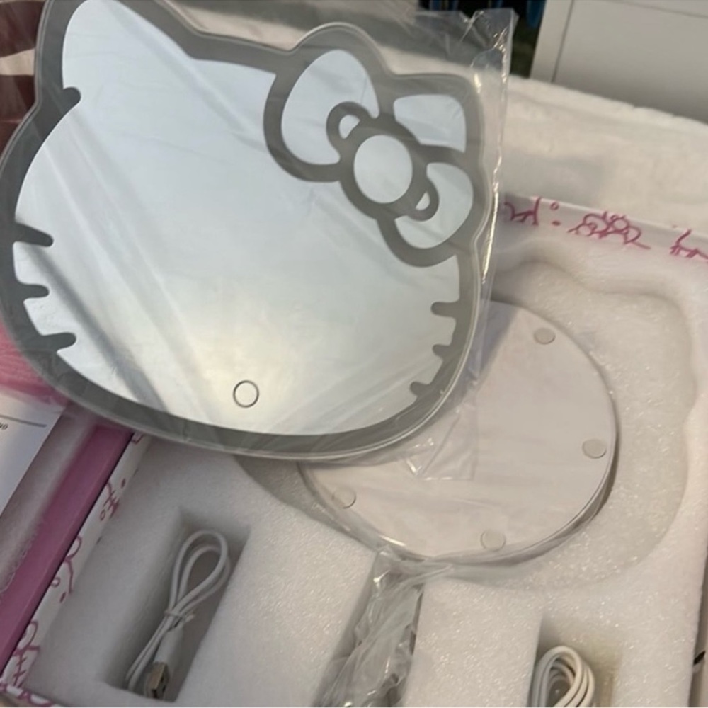 Hello kitty mirror